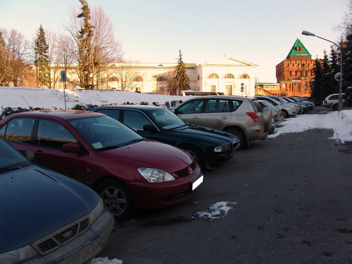 Стоянка личного автотранспорта в Нижегородском кремле в ближайшее время может быть запрещена, - Сергей Потапов
