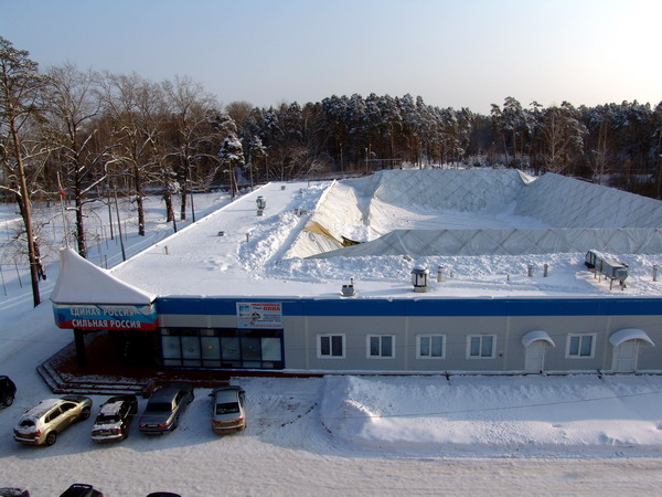 Причиной обрушения крыши ледового дворца Кварц в городе Бор стало накопление снега и льда, - Геннадий Суворов (фото)