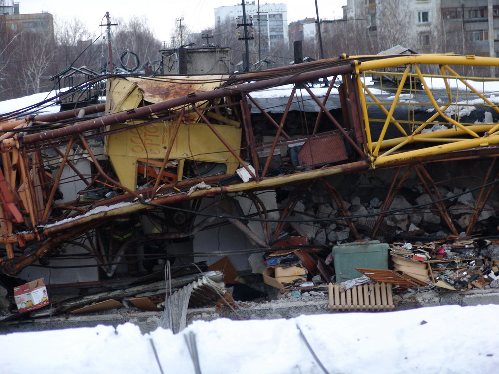 Спасатели ГУ МЧС РФ по Нижегородской области обнаружили тела двух погибших на месте квартир, разрушенных при падении строительного крана в Нижнем Новгороде