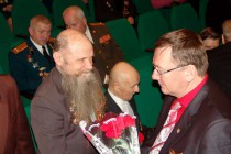 Николай Сатаев вручил ветеранам Арзамаса юбилейные медали
