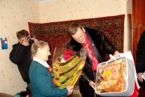 Николай Сатаев вручил памятные подарки ветерану Великой Отечественной войны