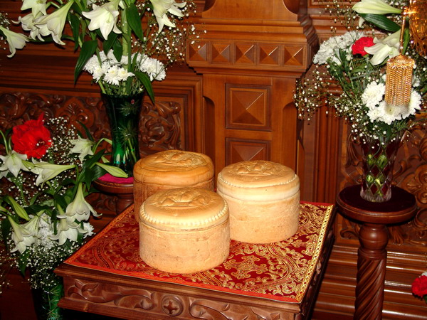 В православных храмах Липецка раздают артос - освященный хлеб - Религия - Новости LipetskMedia.Ru