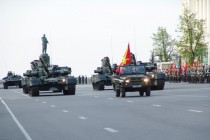 Колонну военной техники возглавит автомобиль УАЗ со Знаменем Сухопутных войск РФ