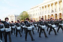 По воинской традиции РФ Военный Парад открывает сводная рота барабанщиков