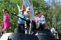 На площади представлено современное вооружение Российской армии