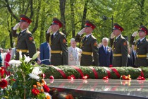 Траурная церемония по погибшим в годы войны (Кремль, мемориал памяти Вечный огонь)