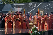 Архиепископ Нижегородский и Арзамасский Георгий отслужил молебен на траурной церемонии по погибшим в годы войны у мемориала памяти Вечный огонь в нижегородском кремле