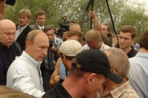 Владимир Путин и жители сгоревших сел в Выксунском районе