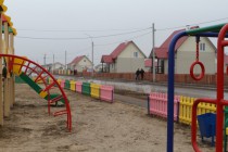 В микрорайоне уже построена детская площадка и универсальная спортивная площадка (02.11.2010)