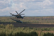 Боевые вертолеты выполняют поставленную задачу, в ходе российско-белорусских учений Щит Союза – 2011