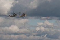 Боевые вертолеты выполняют поставленную задачу, в ходе российско-белорусских учений Щит Союза – 2011