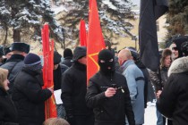 Некоторые из участников шествия прятали лица под масками