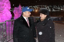 Глава администрации города Олег Кондрашов оценил новогоднее оформление центральных улиц и площадей города