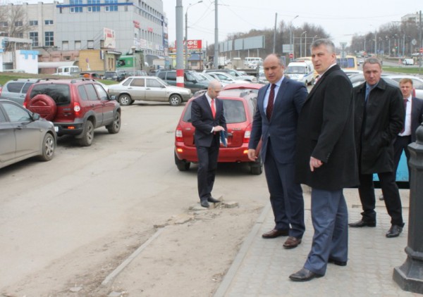 Глава администрации Нижнего Новгорода определил основные направления деятельности по ремонту автомобильных дорог в ходе комплексного объезда нагорной части города 22 апреля