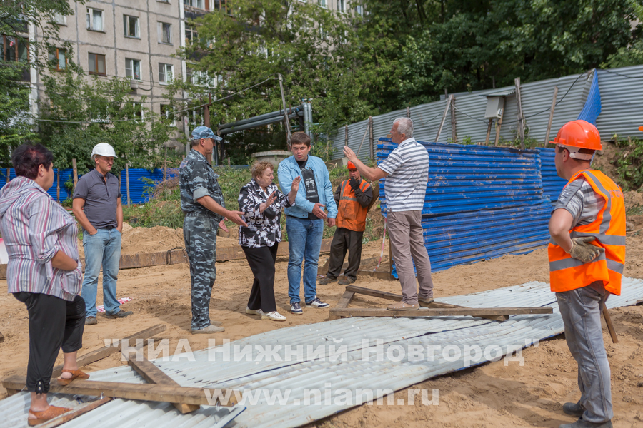Несогласные со строительством 18-этажного дома на пересечении улиц Ковалихинская и Семашко в Нижнем Новгороде сломали строительный забор 10 августа