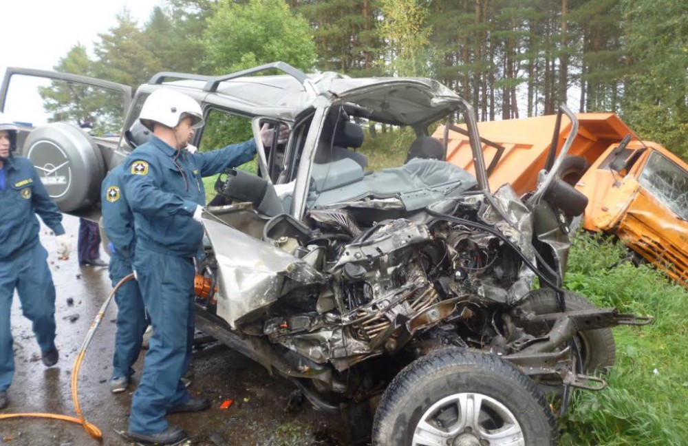 Три человека погибли и один ранен в лобовом столкновении автомобилей УАЗ Патриот и КамАЗ в Нижегородской области 16 сентября