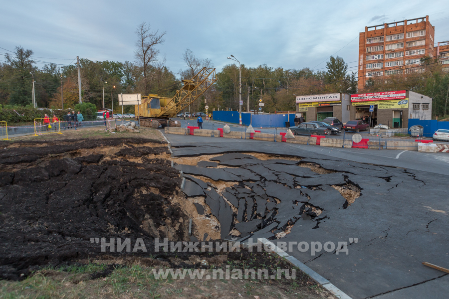 Провал грунта произошел на ул. Горной в Нижнем Новгороде