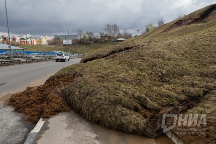 Сход грунта произошел в районе метромоста в Нижнем Новгороде