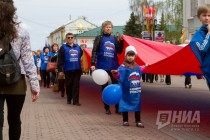 Шествие Первомайской колонны по улице Большая Покровская в Нижнем Новгороде