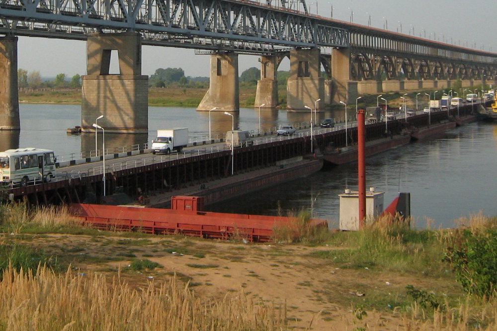Наплавной мост через Волгу в Нижнем Новгороде