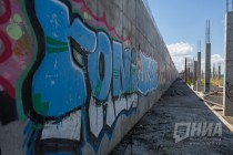 Заброшенная стройка на Нижневолжской набережной превратилась в площадку для стрит-арта