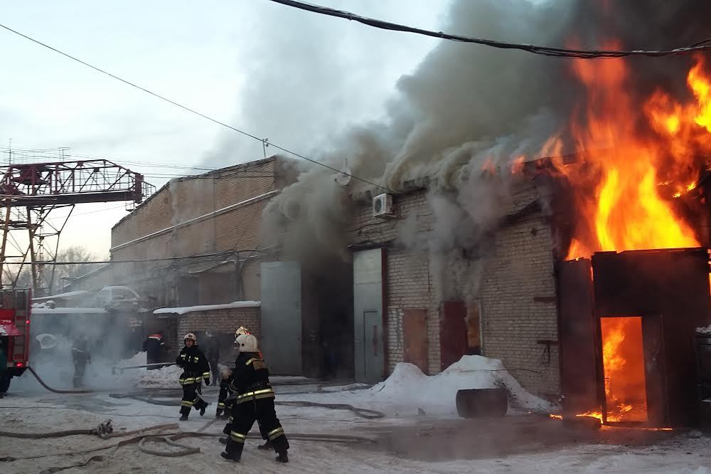 Открытое горение в складском помещении на улице Памирская устранено