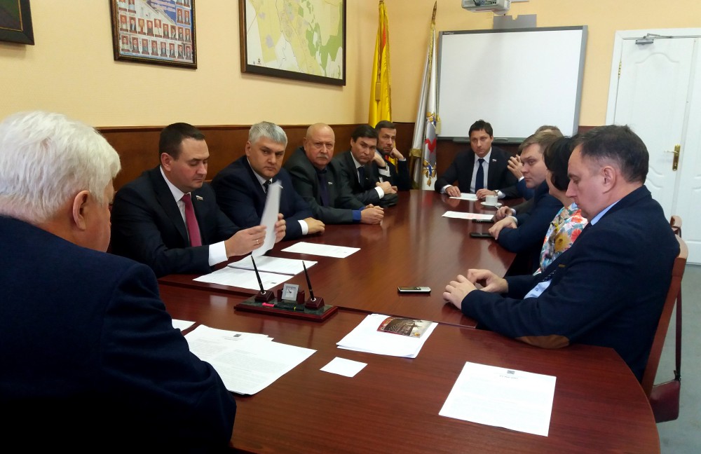 Депутаты "Единой России" в Арзамасе поблагодарили Михаила Мухина за работу на посту мэра города