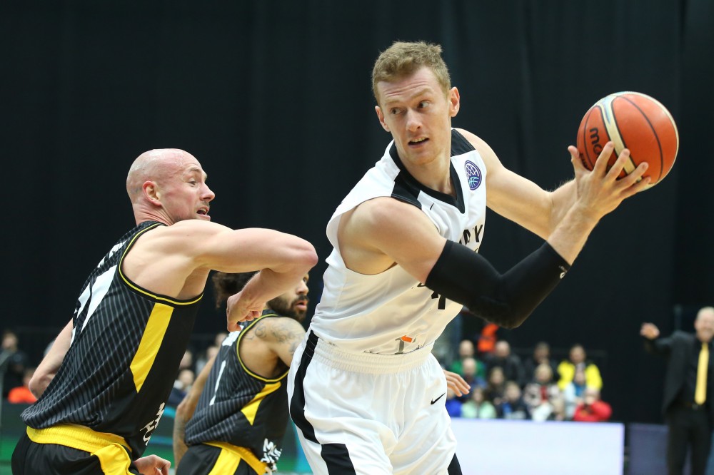 БК "Нижний Новгород" уступил немецкому "Людвигсбургу" со счётом 74:76 в матче Лиги чемпионов