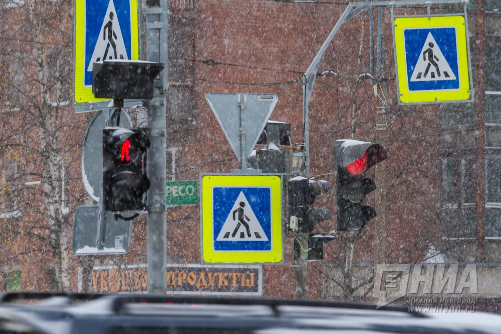 Иномарка сбила двоих пешеходов на ул.Ошарской в Нижнем Новгороде 4 декабря