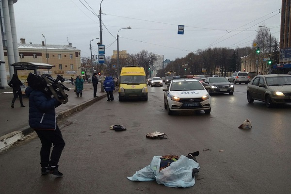 Водитель маршрутки насмерть сбил кондуктора трамвая на ул. Белинского в Нижнем Новгороде