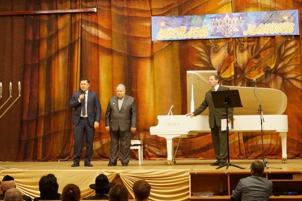 Израильский драматический тенор Уриэль Гранат выступил на праздновании Хануки в Дзержинске