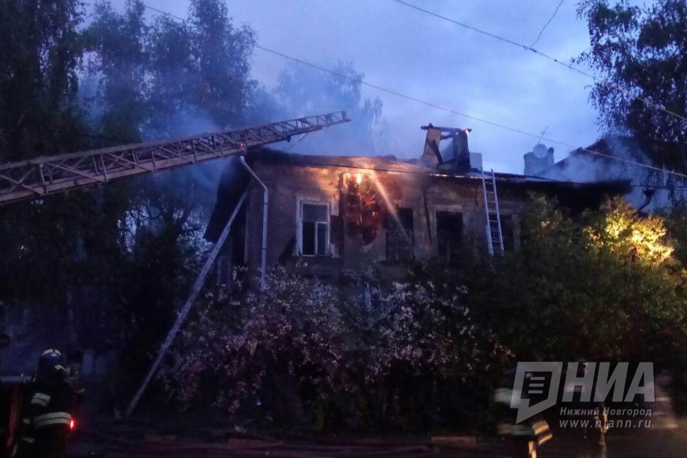 Пять бань и три жилых дома тушили в Нижегородской области 15 декабря