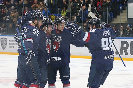 Игроки ХК "Торпедо" в домашнем матче одержали победу над "Автомобилистом"