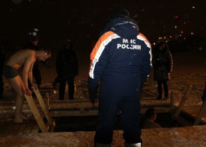 Работу спасателей в у главной купели Нижнего Новгорода в Крещенскую ночь проверил лично начальник регионального ГУ МЧС