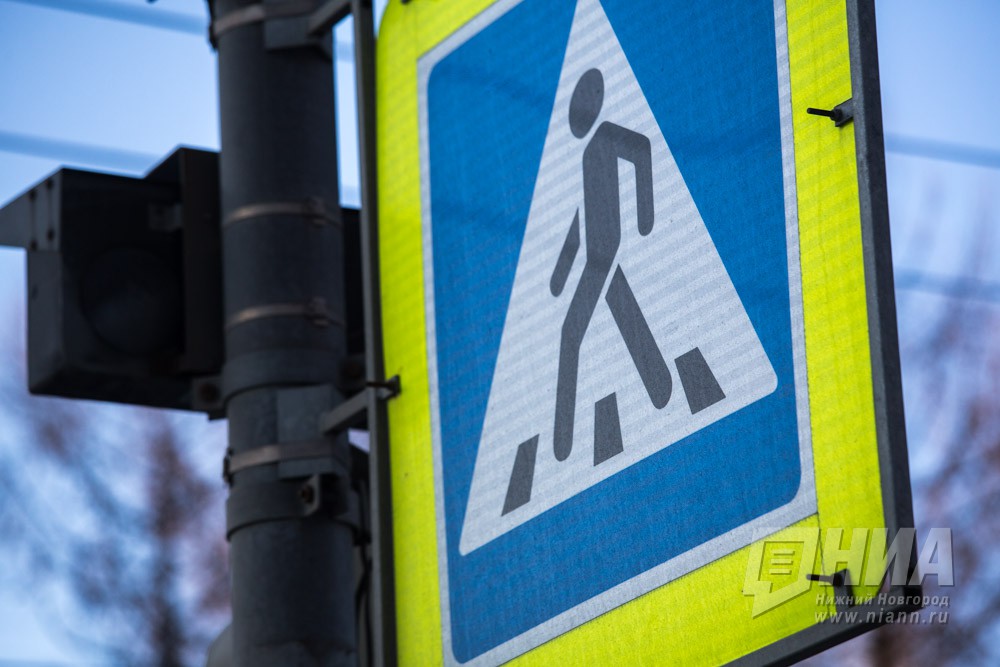 Стоящий на проезжей части пешеход был сбит автомобилем Land Rover в Нижнем Новгороде