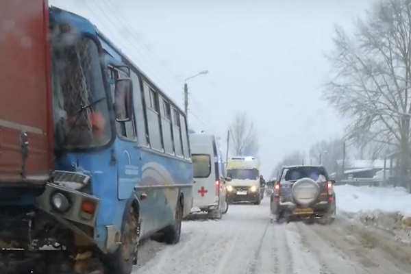 Более 20 пассажиров служебного ПАЗа пострадали в ДТП на Гребном канале в Нижнем Новгороде
