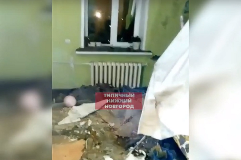 Крыша дома частично рухнула на пр.Гагарина в Нижнем Новгороде