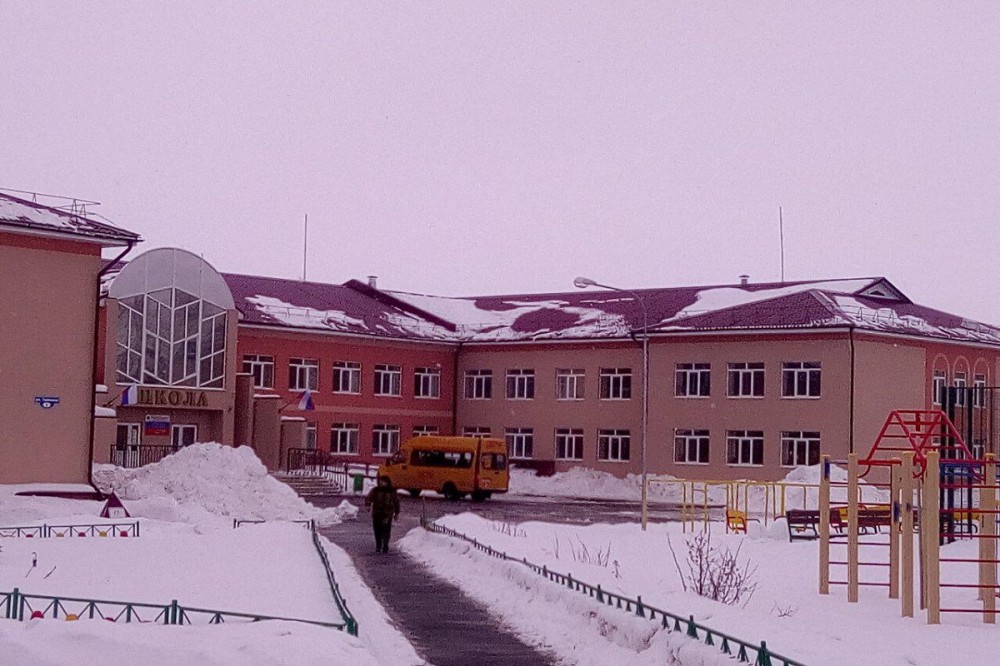Минобр обратится в прокуратуру по факту частичного обрушения кровли в школе Гагинского района области