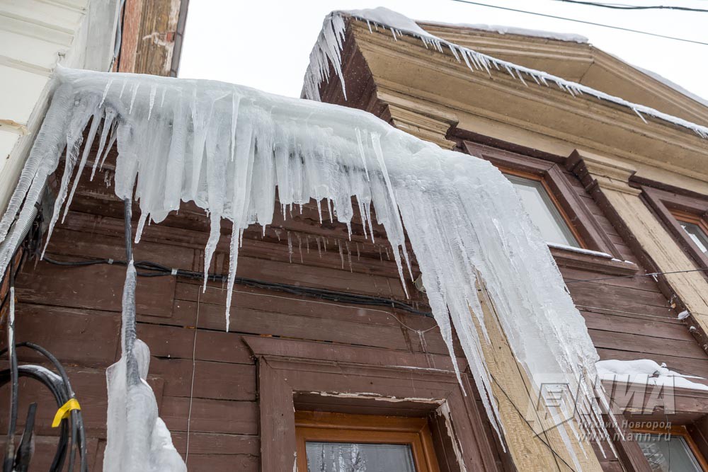 Еще один нижегородец травмирован в результате схода наледи с крыши 