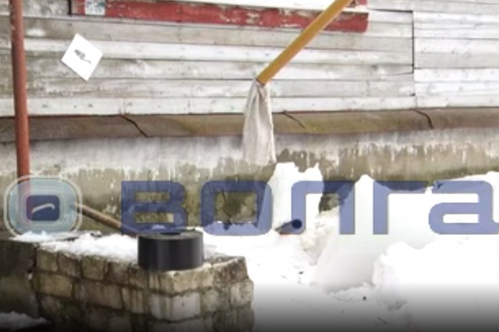 Упавшая глыба льда повредила газовую трубу в Советском районе Нижнего Новгорода