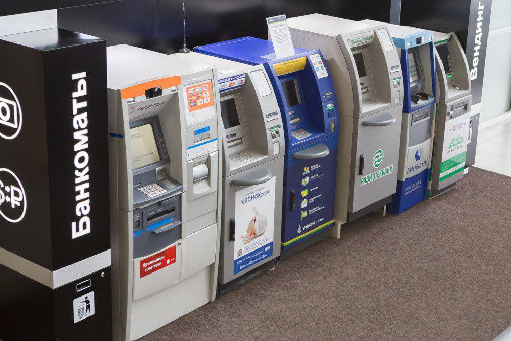 Клиенты Альфа-Банка могут снимать наличные через банкоматы банка "Открытие" без комиссии