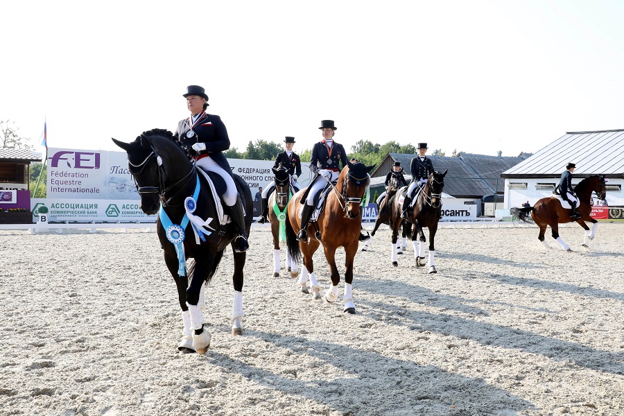 Губернатор Нижегородской области Глеб Никитин наградил победителей этапа Кубка мира по выездке