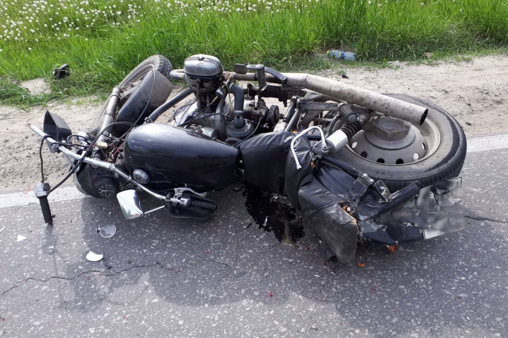 Мотоциклиста госпитализировали с переломами ног после ДТП в Дзержинске 8 июля