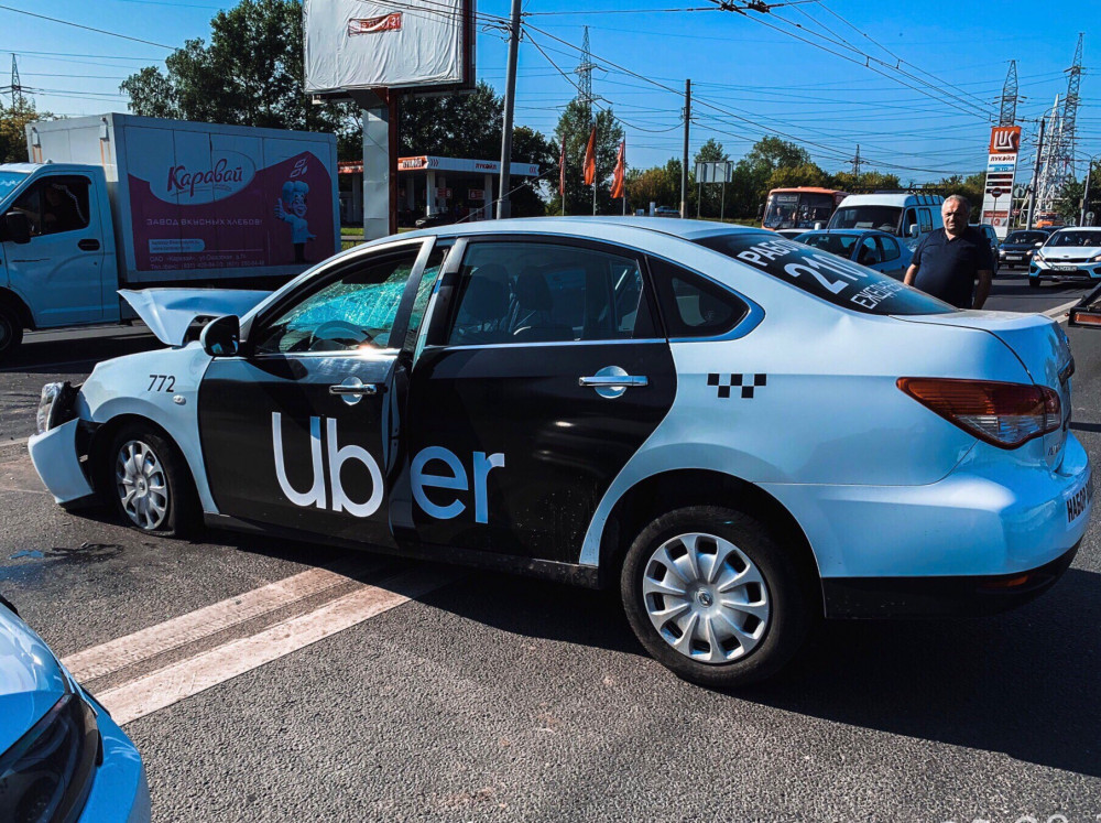 Нижегородка пострадала в столкновении маршрутки и такси Uber