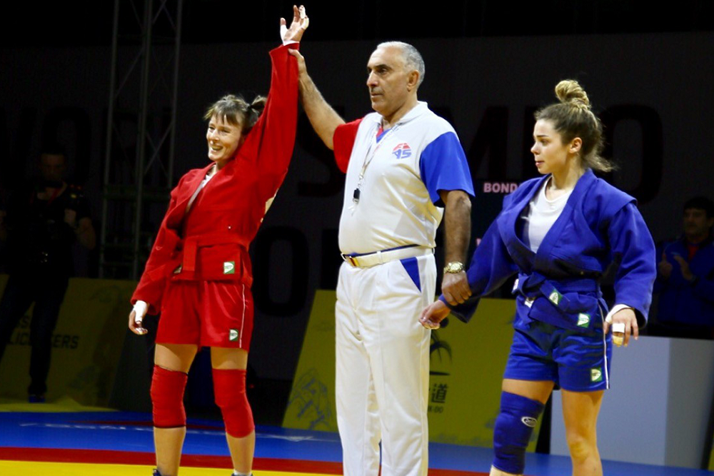 Елена Бондарева из Дзержинска завоевала золотую медаль на Чемпионате мира по самбо 