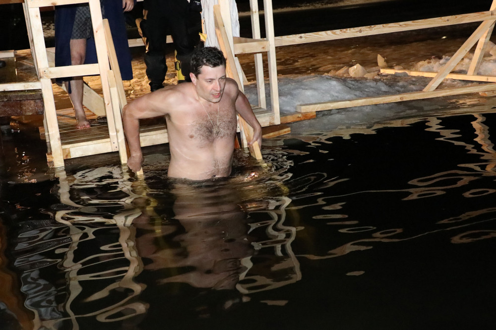 Губернатор Глеб Никитин принял участие в крещенских купаниях