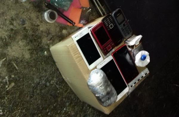 Партию наркотиков и мобильники пытались перебросить в ИК-20 с помощью помпы