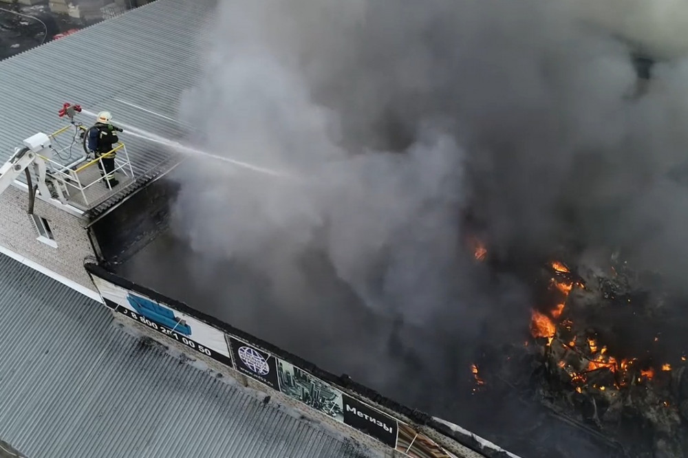 Крупный пожар на складе в Сормове потушили (ВИДЕО)