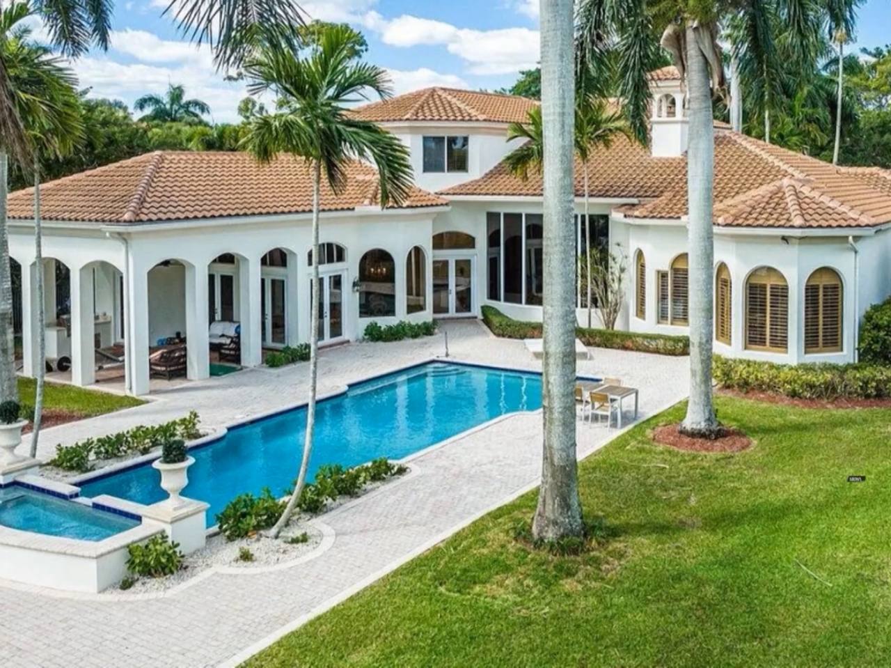 Нижегородцам показали фото американских домов экс-сити-менеджера Кондрашова