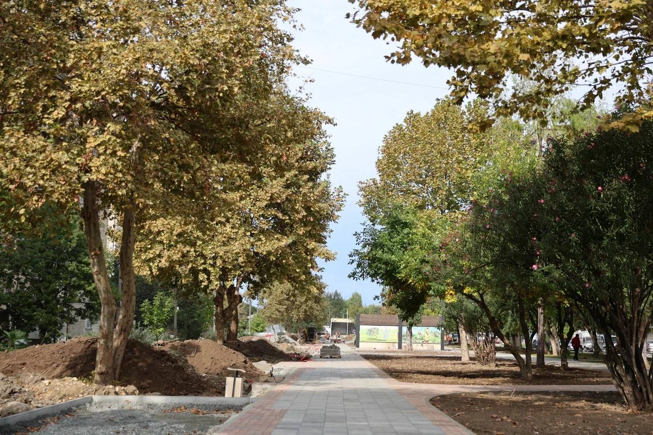 Сергей Кириенко и Глеб Никитин ознакомились с ходом благоустройства сквера в Сухуме